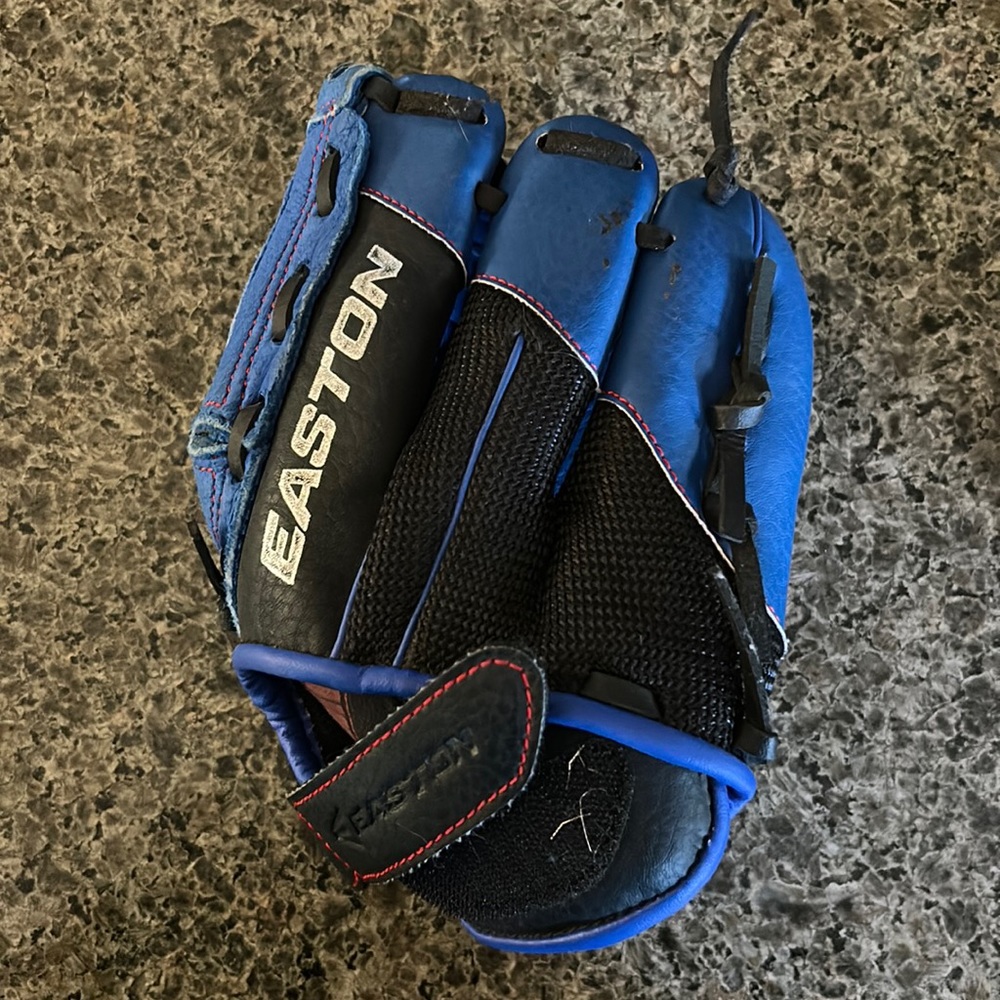 Franklin Sports Kids blue & black right hand Baseball Mitt